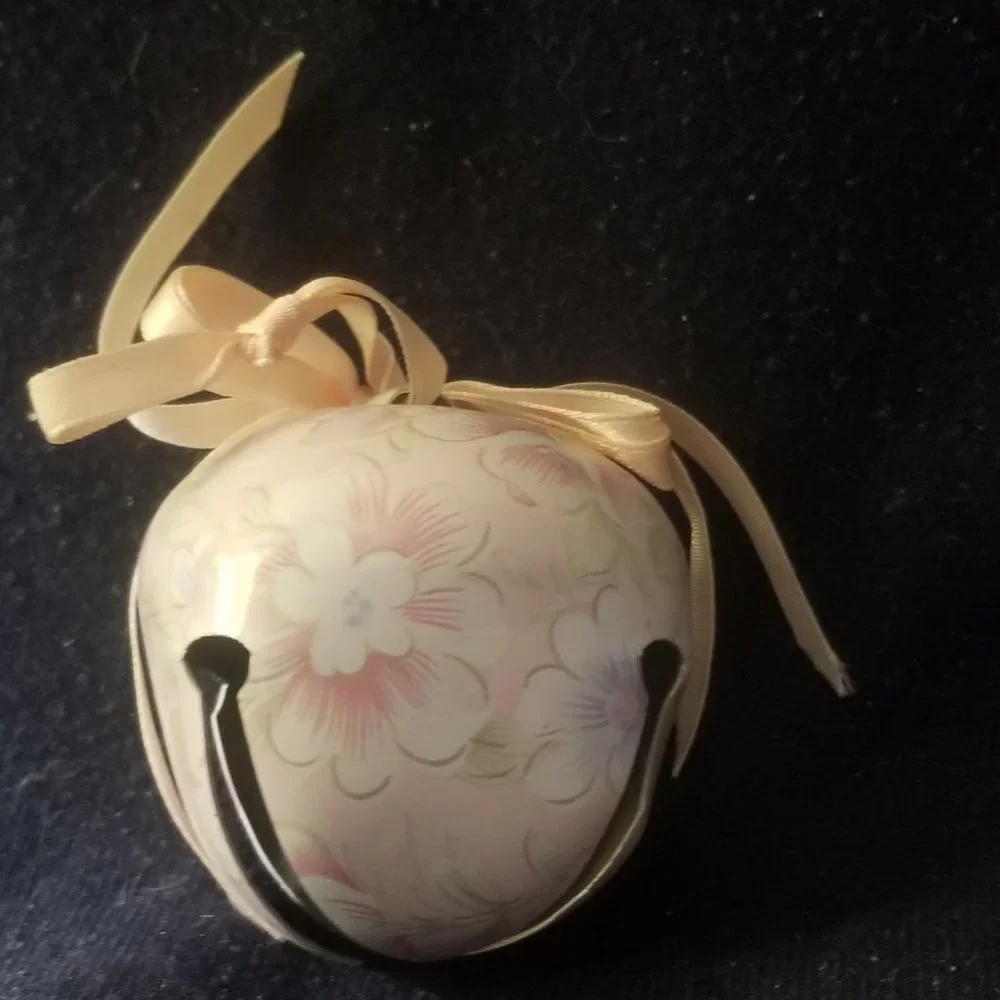 Ornament: vtg flower-decorated metal bell, $6 to add to a bundle